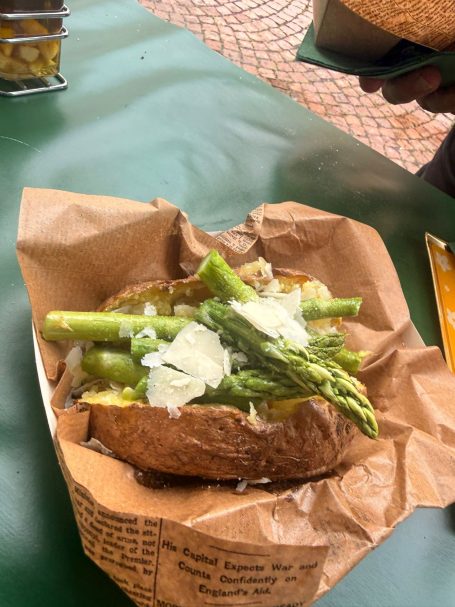 Butter & Käs` mit gegrilltem grünen Spargel